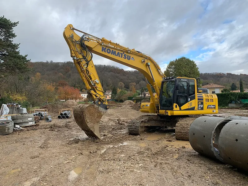 Komatsu PC210-11 — Bagry a rýpadla